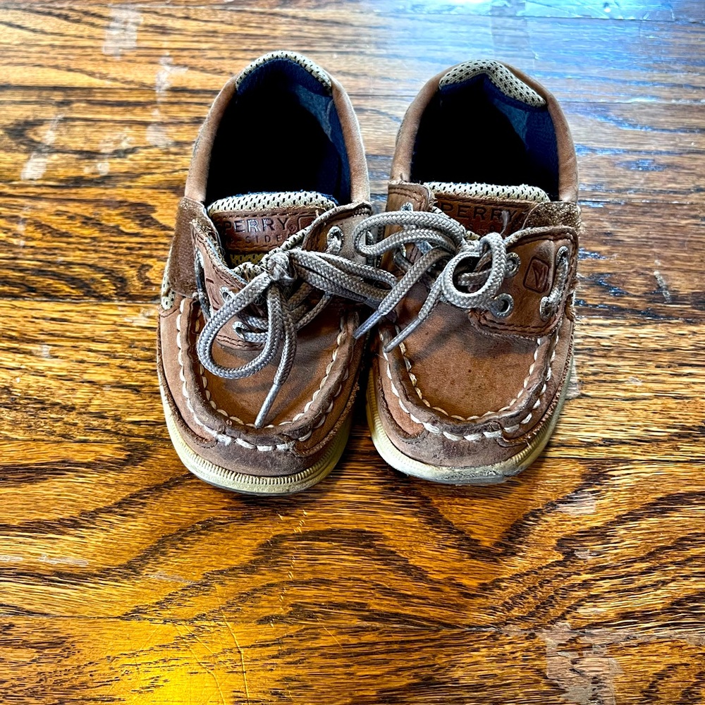 Good used condition Sperry topsiders! Velcro top, rubber sole, size 7 toddler
